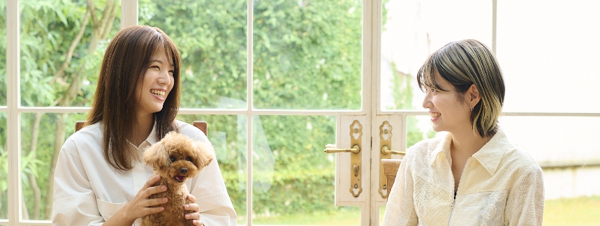 左：ライトブラウン着用 右：アッシュゴールド着用